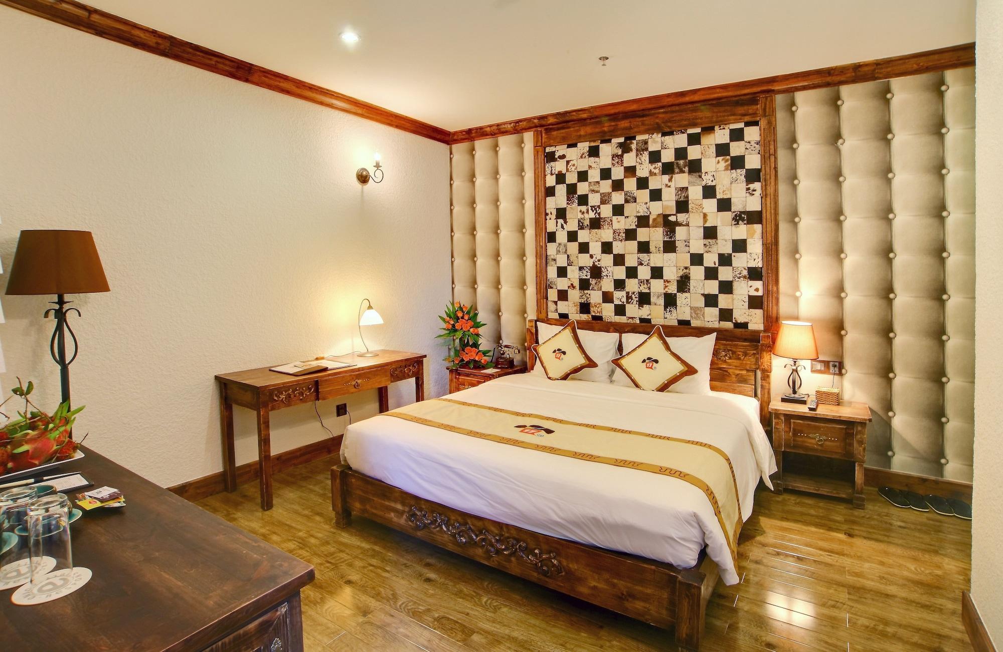 Seventeen Saloon Hotel Danang Exterior photo