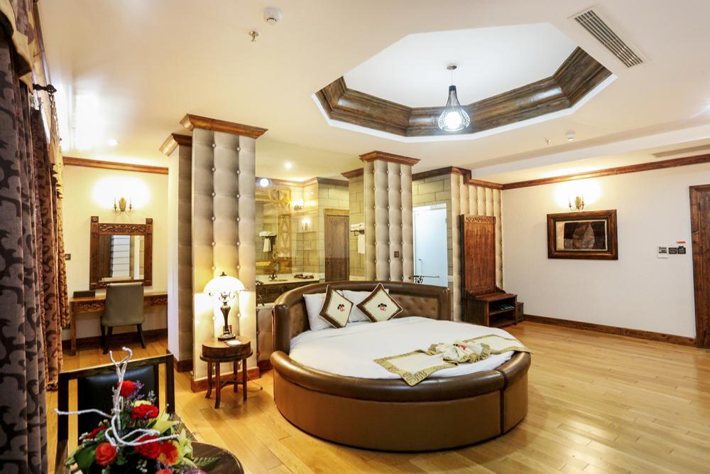 Seventeen Saloon Hotel Danang Exterior photo