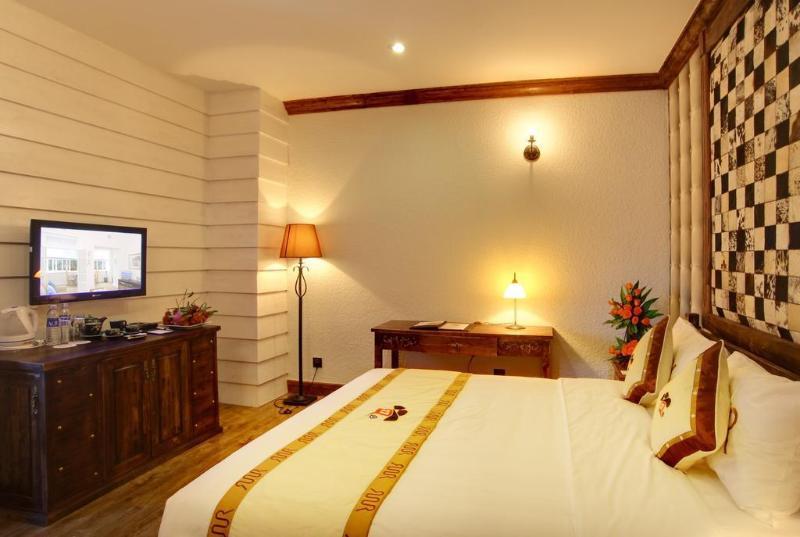 Seventeen Saloon Hotel Danang Exterior photo